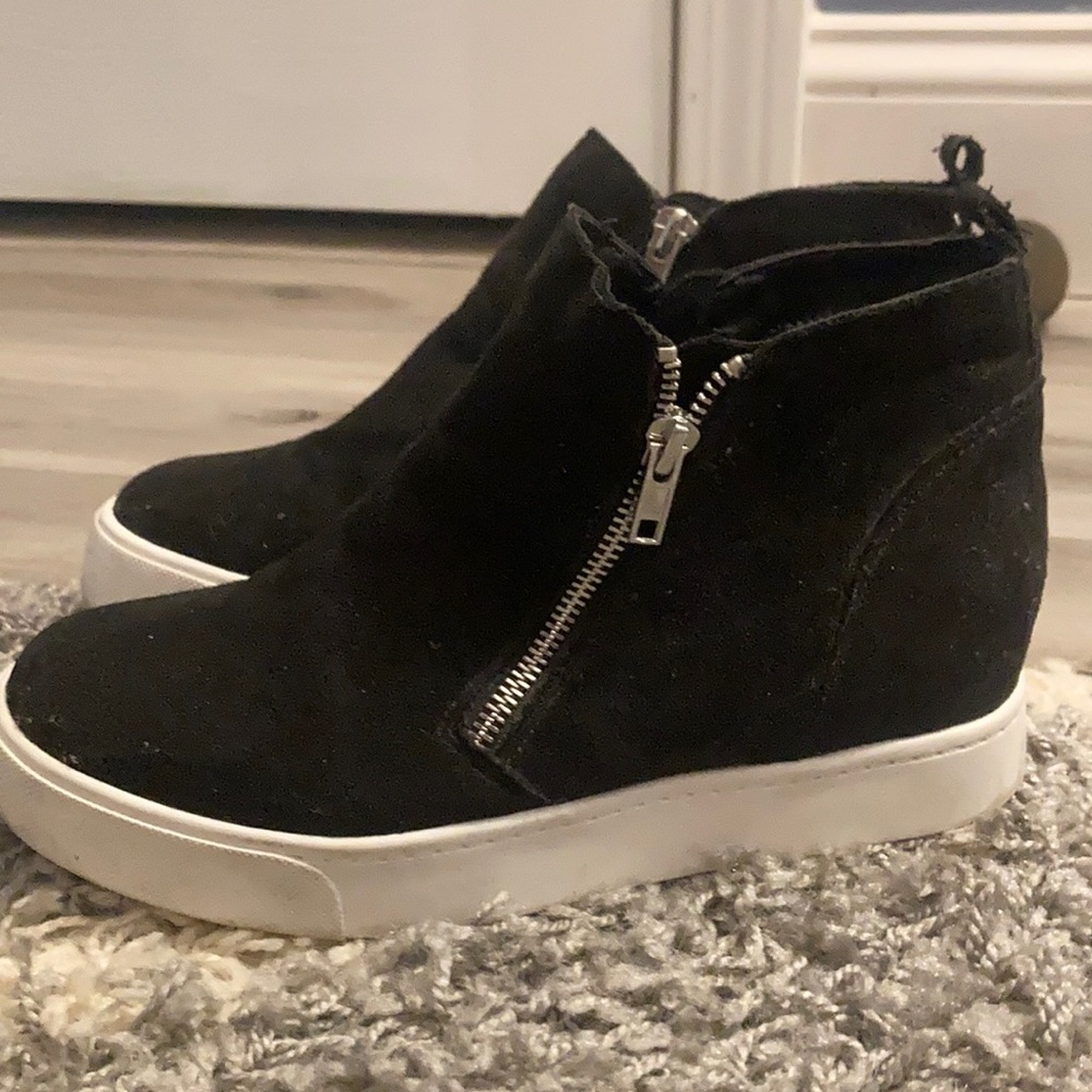 Black shoes
